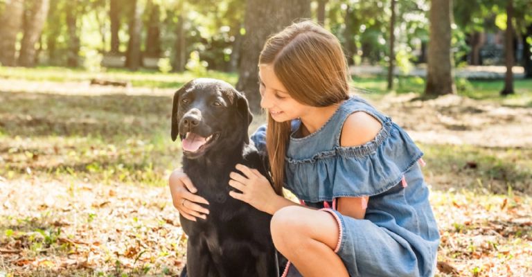 Los perros ayudan muchos a los adolescentes con TCA