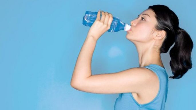 Estrategias para motivarte a beber agua si sueles olvidar hidratarte