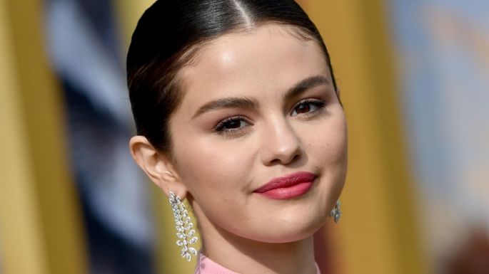 Maquilla tus pestañas inferiores con el truco de Selena Gomez y sus pinzas de depilar