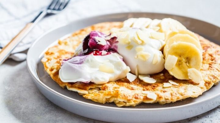 Un platillo bajo en calorías: Rico y saludable omelette de avena con frutas