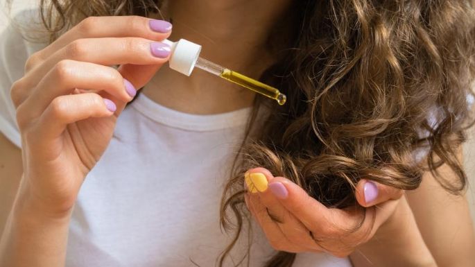 Consigue un cabello de envidia aplicando el aceite capilar de estas formas