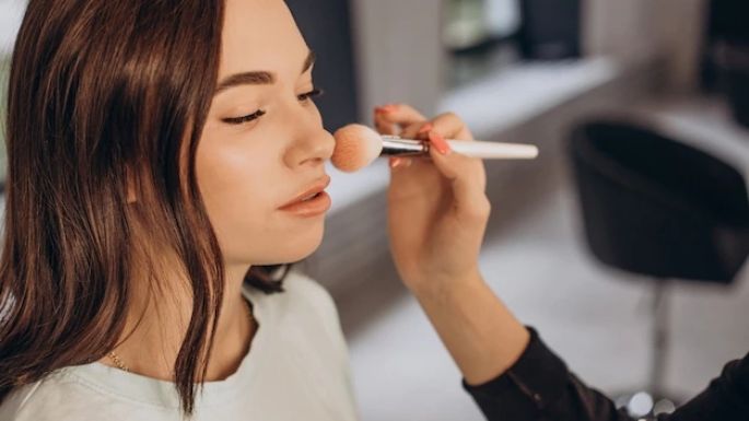 Acabado perfecto: Pasos para aplicar la base de maquillaje como toda una profesional