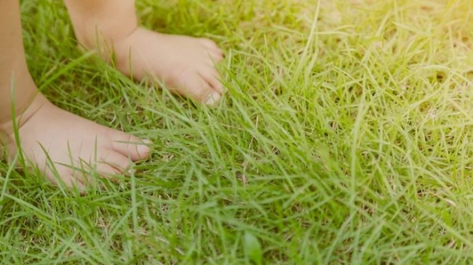 Caminata sensorial: Qué es y cuáles son los beneficios para los niños pequeños