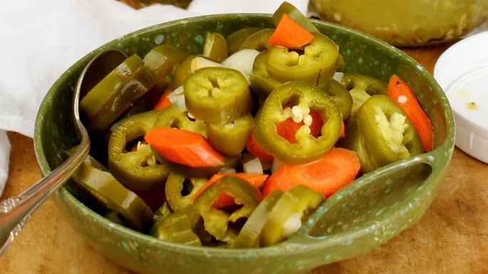 ¡No los compres más en tiendas! Haz tus propios jalapeños en escabeche