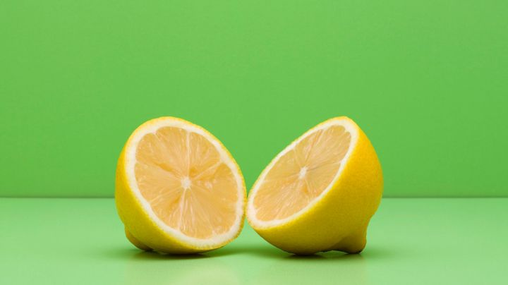 Salgamos de dudas: ¿Es posible adelgazar con vasos de agua y limón?