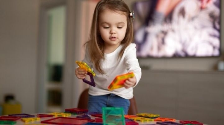 Mejora el desarrollo motriz de los niños con estas actividades Montessori para hacer en casa