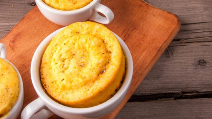 ¡Fácil y rápido! Prepara un rico mugcake de queso para el postre de la semana