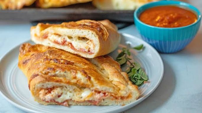 ¡No te quedes sin probarlo! Receta italiana de calzone de pepperoni