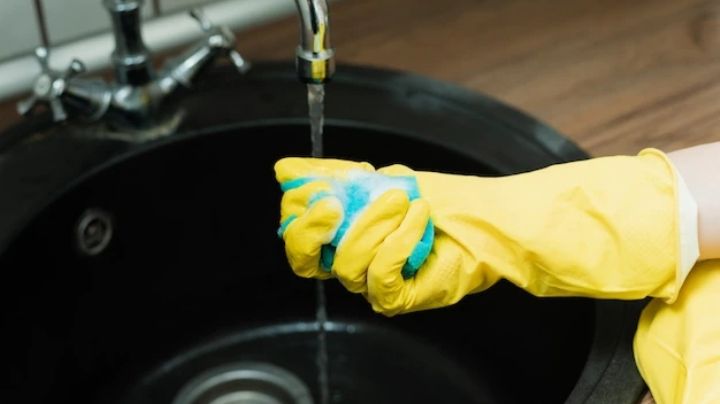 3 formas de lavar tu esponja de cocina para que este libre de gérmenes