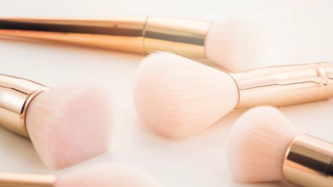 Mantén tus brochas de maquillaje limpias con estos sencillos pasos