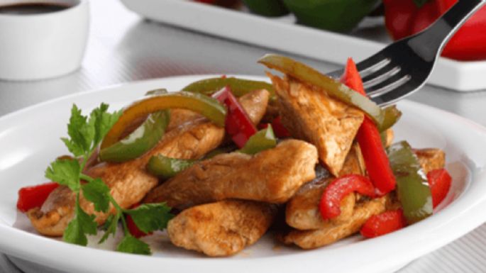 ¿No sabes qué comer? Deléitate con estas sabrosas fajitas de pollo al coco