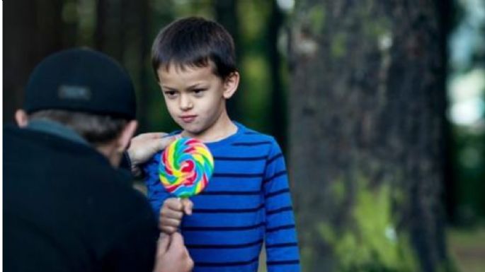 Así es la manera en la que puedes lograr que tus hijos no hablen con extraños