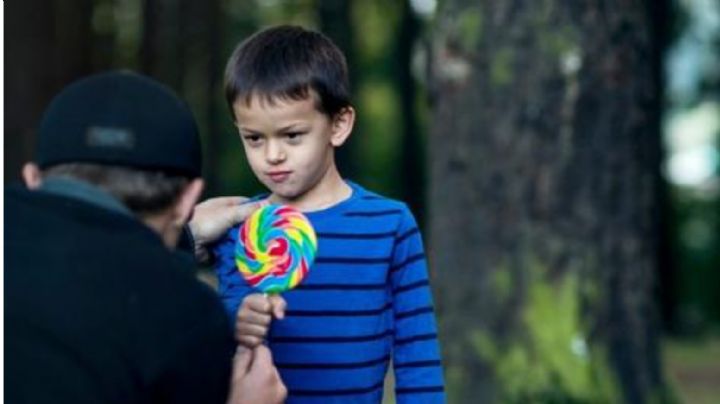 Así es la manera en la que puedes lograr que tus hijos no hablen con extraños