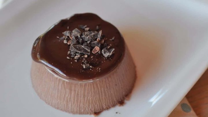 Para tu antojo chocolatoso; prepara está rica panna cotta de chocolate negro