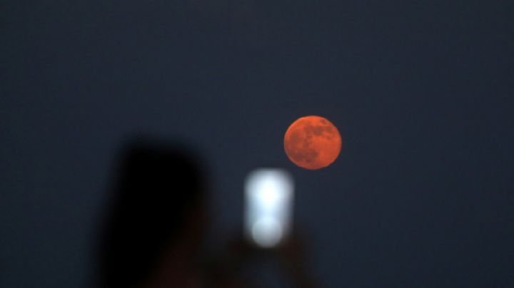 Superluna de Fresa: Estos son los signos que peor la pasarán en esta temporada