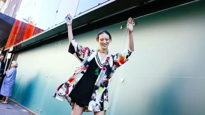 Aprende a llevar un kimono siguiendo las tendencias de verano del stret style