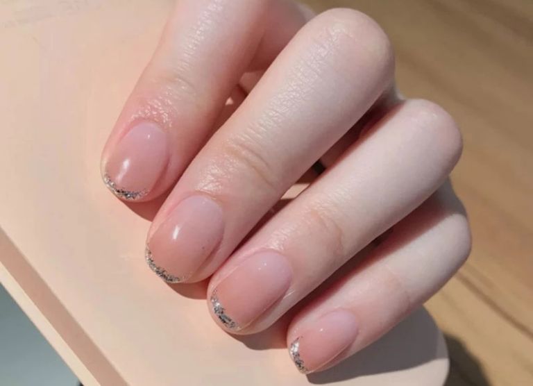 Manicura francesa con brillos