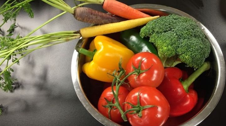 Elimina todos los pesticidas en frutas y verduras con este desinfectante casero