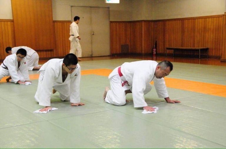 El Soji se usa para limpiar el dojo de judo