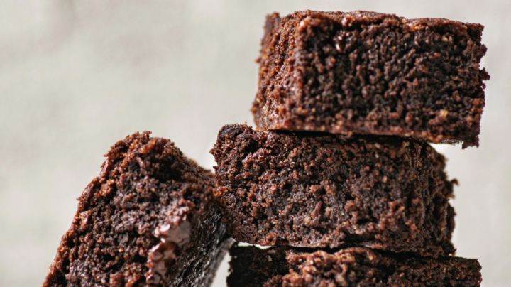 En 3 minutos: Come sin culpas y disfruta de este delicioso brownie de avena 