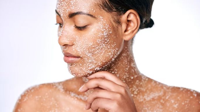 Ilumina tu rostro al instante con exfoliante hecho desde casa