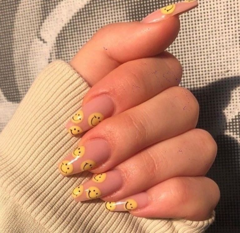 Uñas con diseños de emojis 