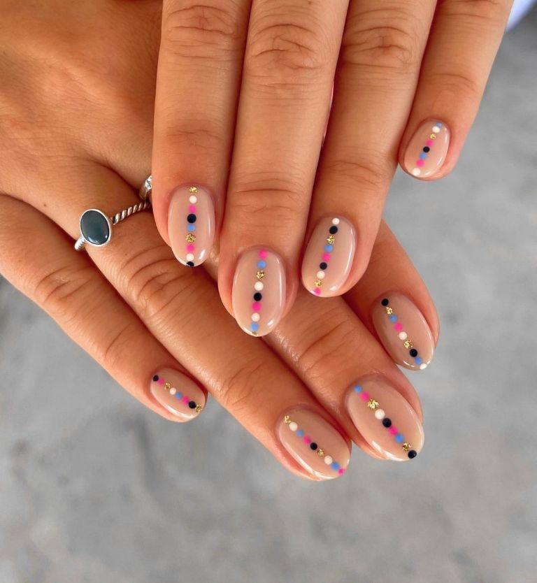 Manicura dots estilo boho