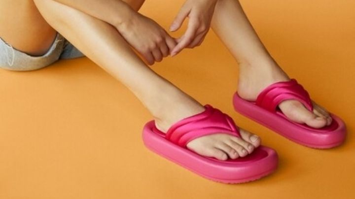 Sandalias puffy; el estilo de calzado que nunca debe faltar en tu armario