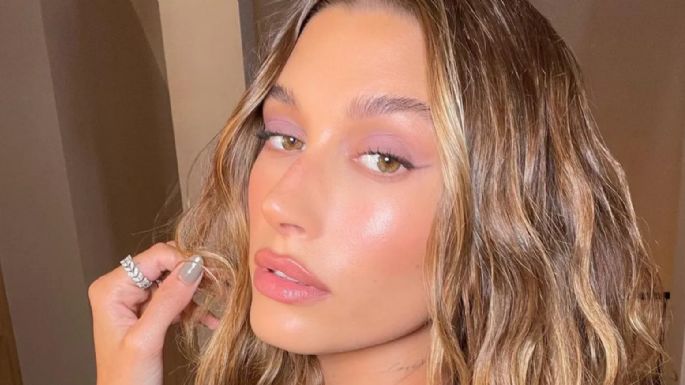 Vive la tendencia 'Barbicore' en tu rostro al copiar el maquillaje de Hailey Bieber 