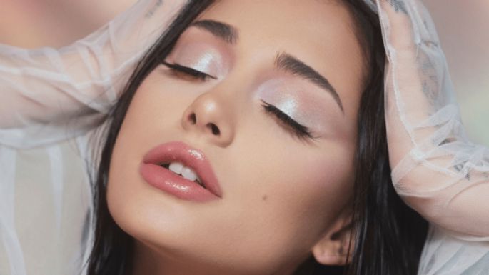 'Frosted eyes': El maquillaje favorito de celebridades como Ariana Grande y Rihanna