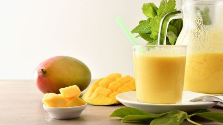 Agua de horchata con mango