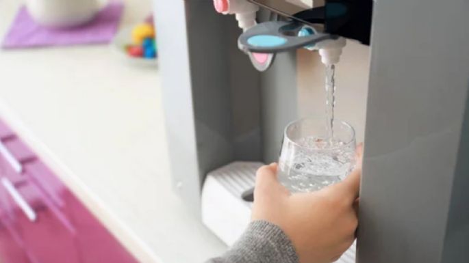 Aprende a limpiar tu dispensador de agua y evita enfermarte por las bacterias