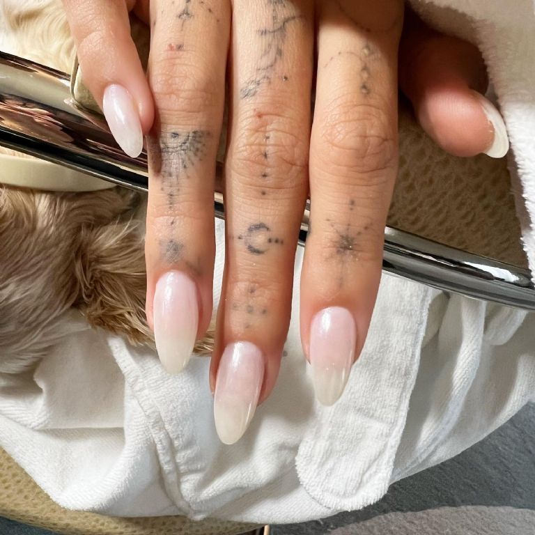 Uñas de Hailey Bieber