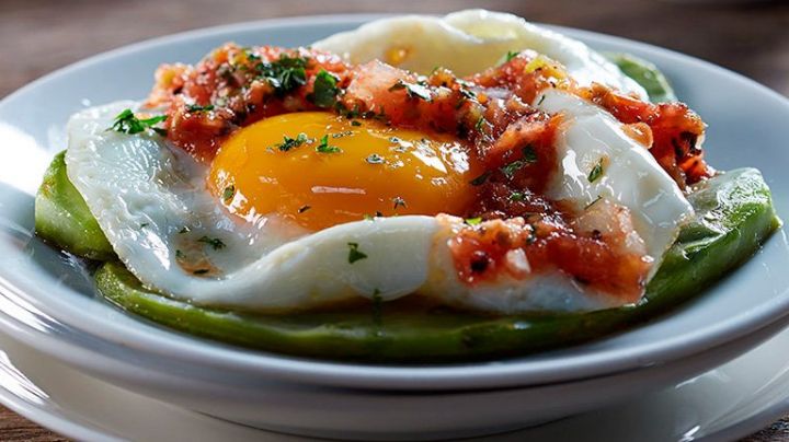 Cena delicioso con poco presupuesto: Receta de huevos con nopales