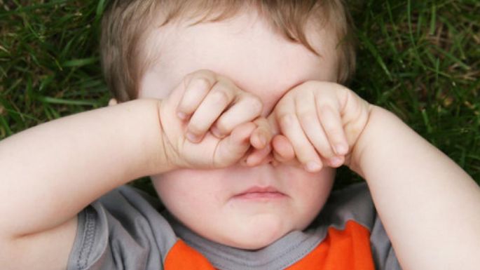 Frotarse los ojos es una pésima idea; te explicamos cuáles son las consecuencias