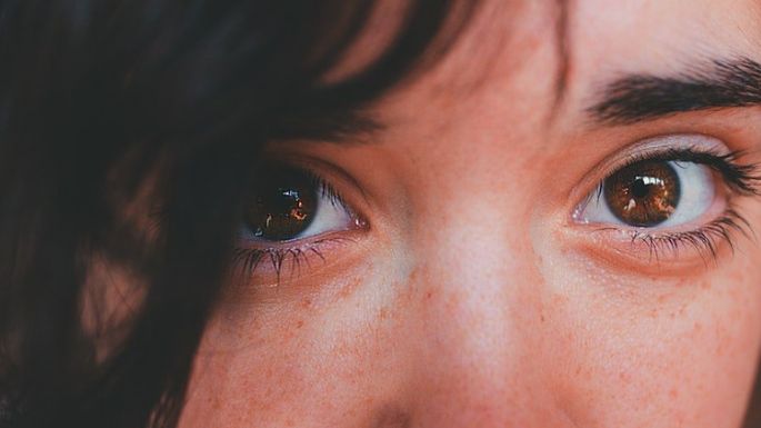 Reduce significativamente las bolsas bajo los ojos con crema de cafeína casera