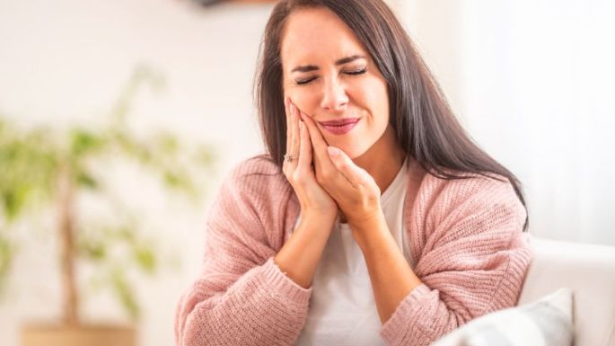 El estrés afecta a los dientes: Así es cómo tu dentadura corre peligro