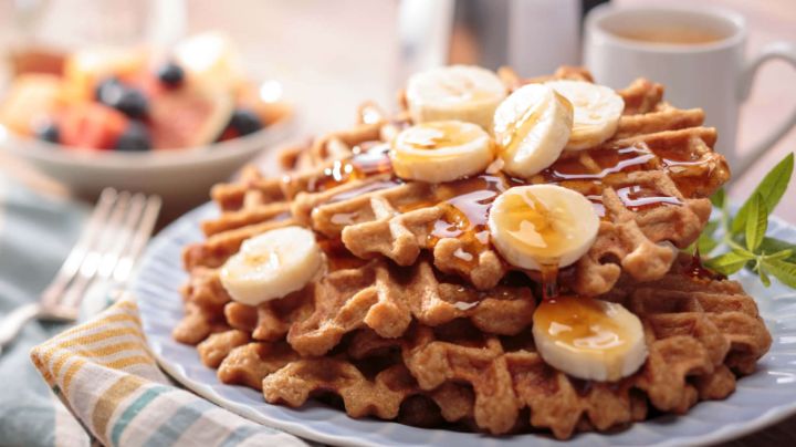 ¿Sin ideas para el desayuno? Prueba waffles de plátano con avena en menos de 15 minutos