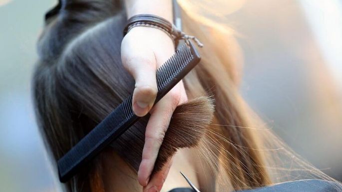 ¿Vas a ir a la peluquería? Sigue estos consejos para preparar tu cabello