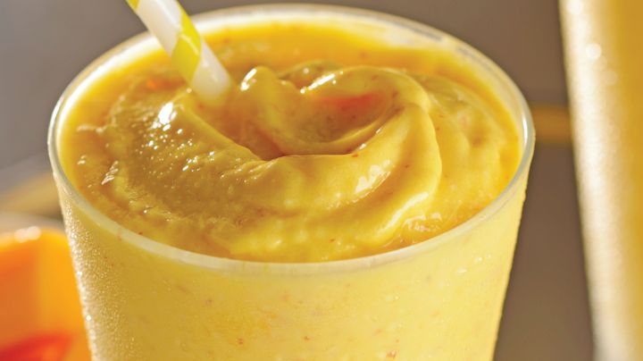 Prepara en 10 minutos un rico smoothie de mango con avena
