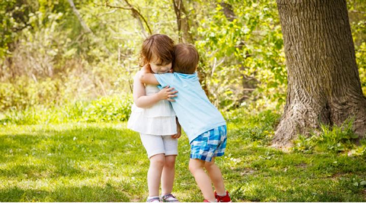 El primer amor de los niños pequeños: Esta es su importancia en la vida de tus hijos