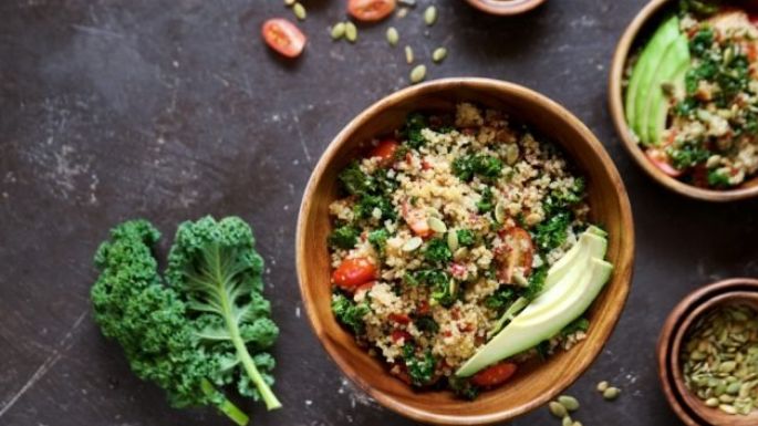 No te compliques demasiado: Receta de ensalada de quinoa y kale