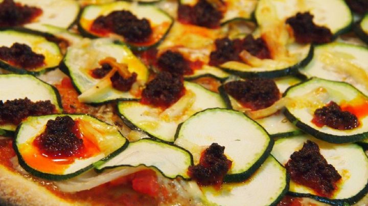 Doradita y crujiente: Receta para preparar pizza de calabacín