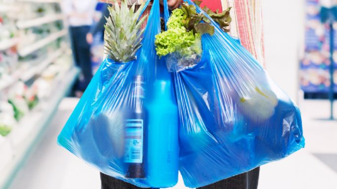 Técnica para almacenas bolsas de plástico y que no ocupen mucho espacio