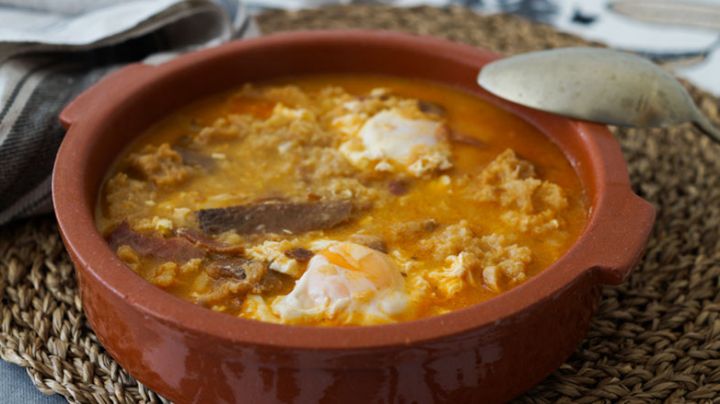 Para los amantes de los sabores fuertes, te compartimos la receta de sopa de ajo