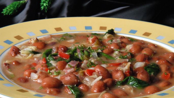 ¿Sin ideas para cocinar? Prepara un plato de alubias rojas con plátano frito