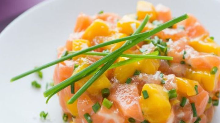 Un platillo muy tropical: Integra a tu menú la receta de tarta de salmón y mango