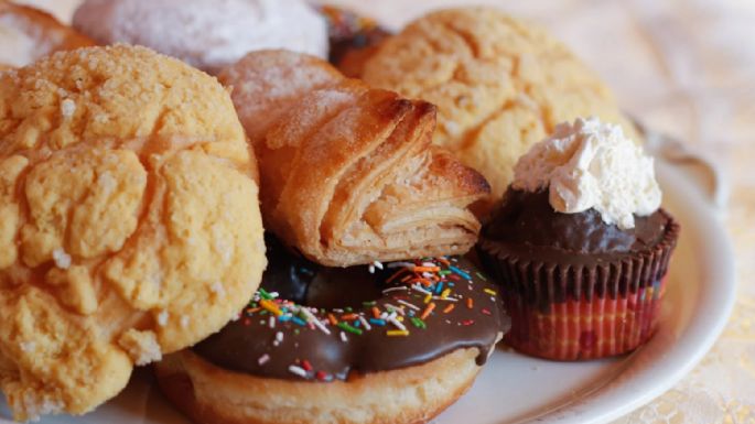 Razones para dejar de comer pan dulce todos los días en el desayuno y la cena