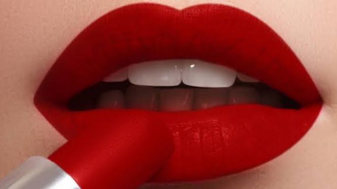 Protege tus labios de la resequedad con este lindo labial casero de aceite de coco