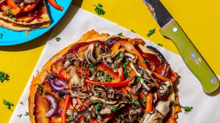 Prueba algo poco convencional: Receta de pizza de camote y berenjena
